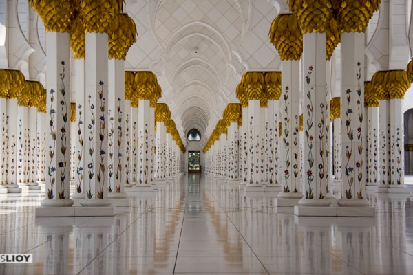 shiek zayed mosque hallway