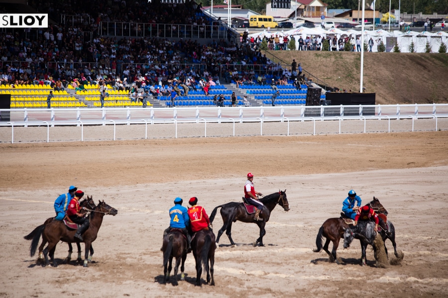 Kickoff of the Buzkashi final between Kazakhstan and Kyrgyzstan at the 2016 World Nomad Games