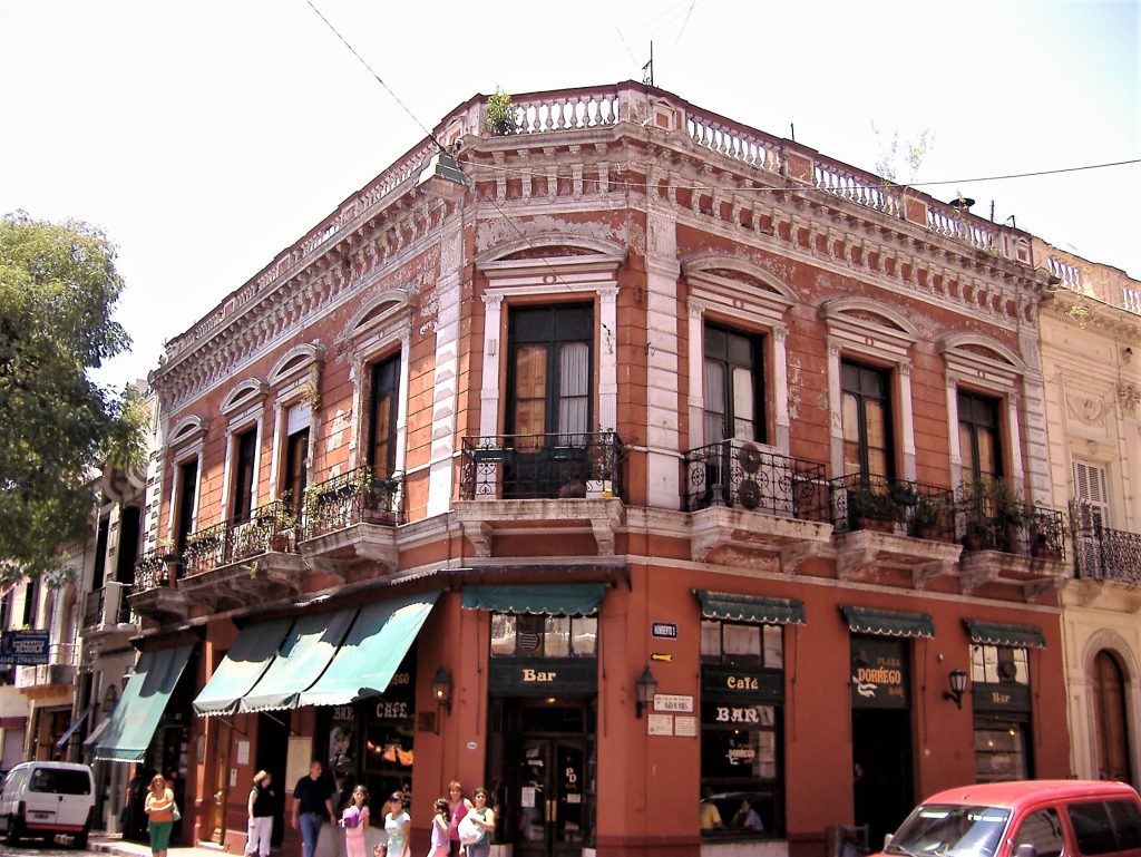 Plaza Dorrego historic cafes in Buenos Aires