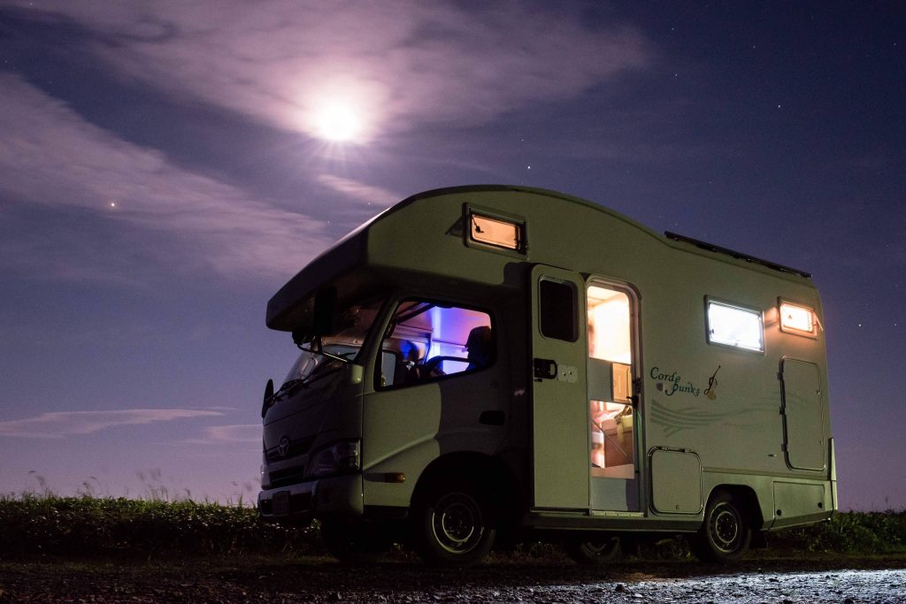 alt="Camper van on the road in Hokkaido"