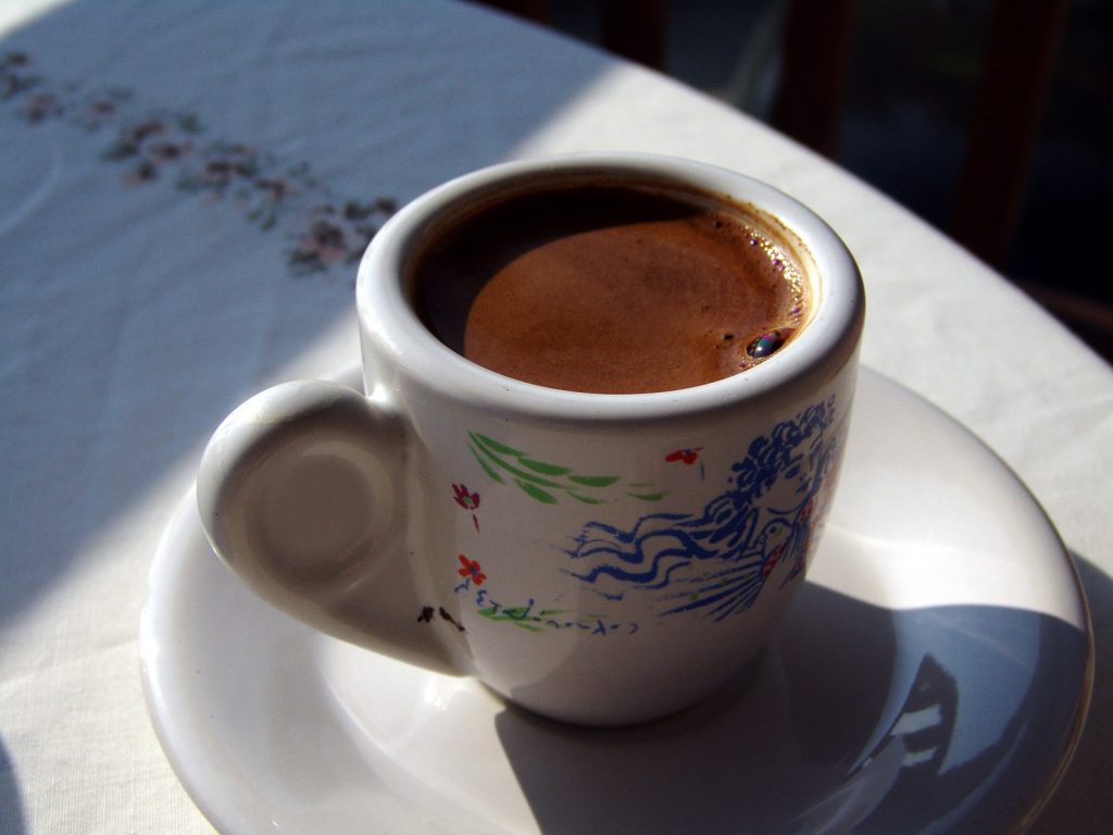 Добрый на греческом. Доброе утро на греческом языке. Доброе утро по гречески. Греческие кофейные чашки. Калимера доброе утро.